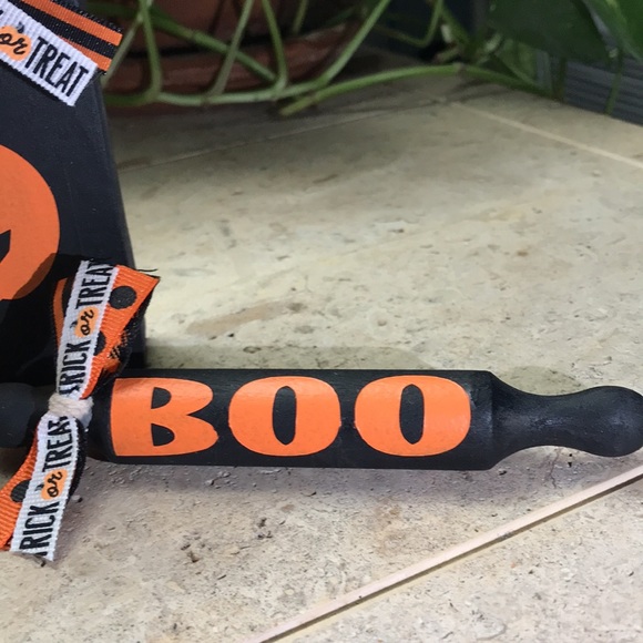 Hand Crafted Mini Rolling Pin and Cutting Board Shelf Seater - Picture 4 of 5